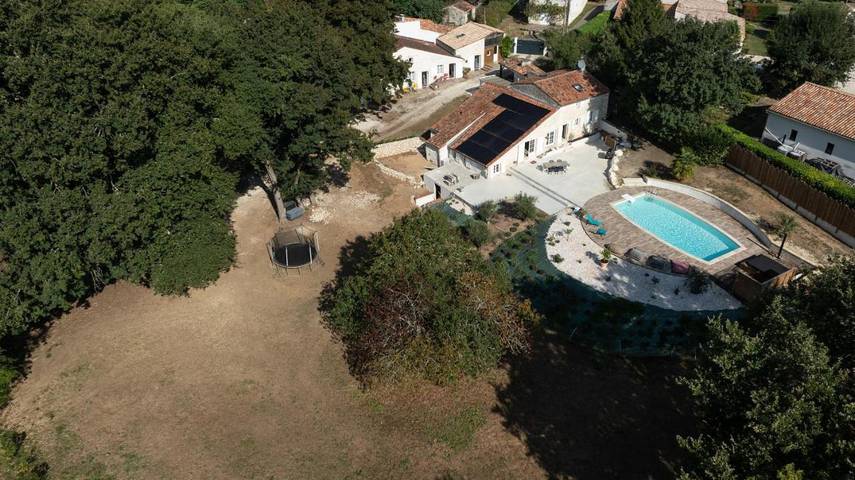 Gîte pour 2 personnes, avec jardin ainsi que jacuzzi et piscine, animaux acceptés à Saint-Porchaire - 2