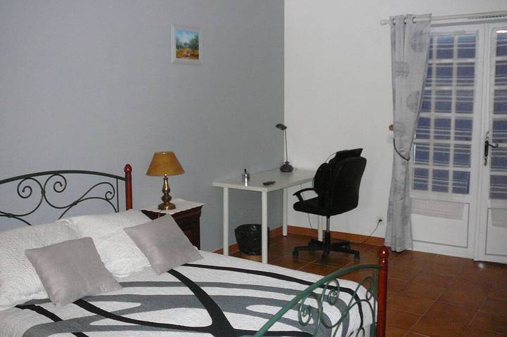 2 chambres d'Hôtes dans Bastide  dans grand parc arboré avec Piscine 6 personnes in Roquevaire, Côte méditerranéenne (France)