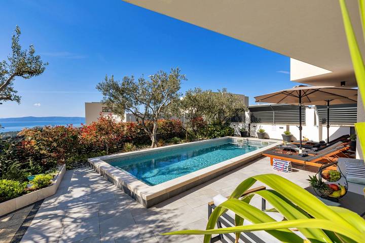 Ferienhaus für 5 Personen, mit Balkon/Terrasse und Pool in Makarska - 3
