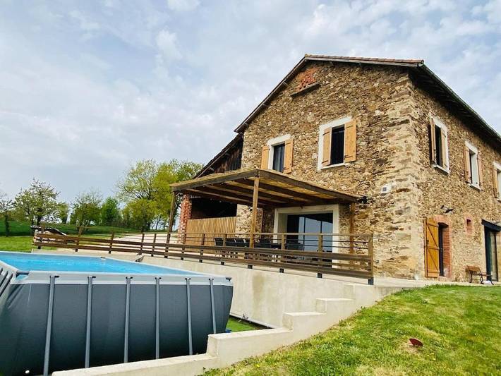Location de vacances pour 12 personnes, avec Terrasse ainsi que Jardin et Piscine à Trévien