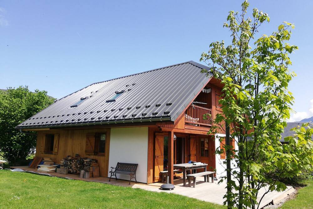 Beau chalet moyenne montagne vue magnifique, calme, Savoie, Bauges in Arith, Région de Chambéry