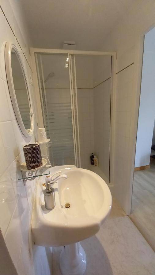 Double Room with Private Bathroom in Montreuil-Bellay, Vallée de la Loire