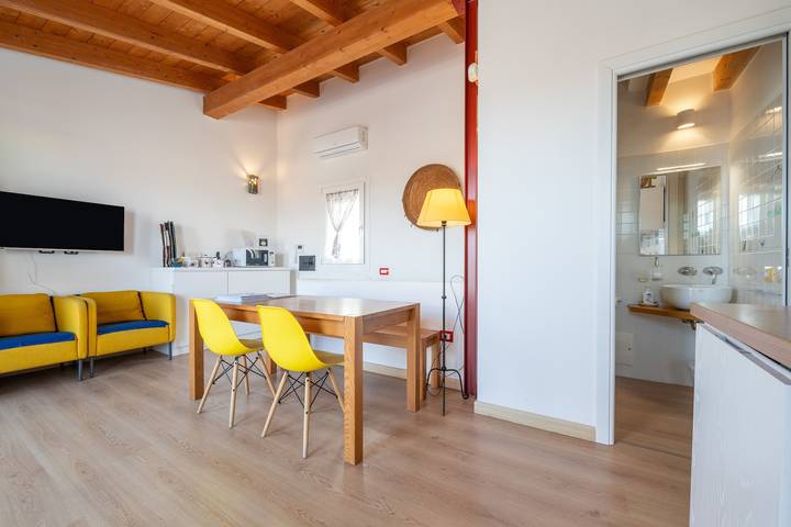 Hel lejlighed, Apartment 'La Terrazza Di Bea - Centro Storico' with Sea View, Wi-Fi and Air Conditioning in Villanova (Sardinia), Cagliari