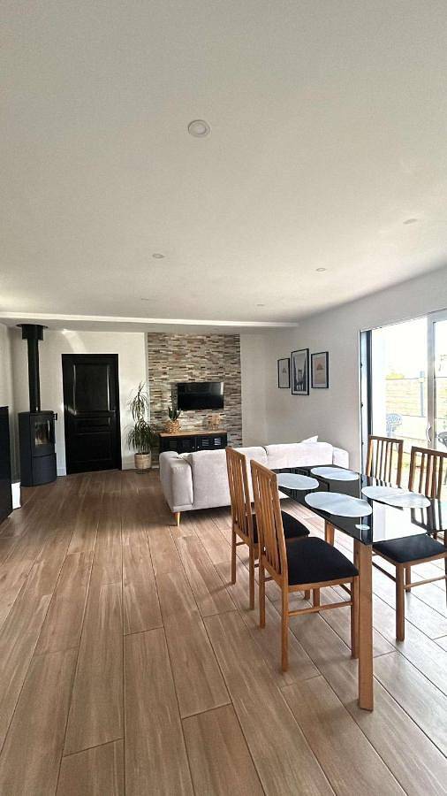 Location de vacances pour 4 personnes, avec terrasse et jardin à Cléguer