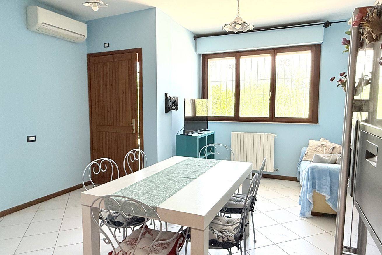 Ganze Wohnung, Pse01 - Porto Sant'Elpidio, comfortable three-room apartment with garden near the sea in Fermo Provinz