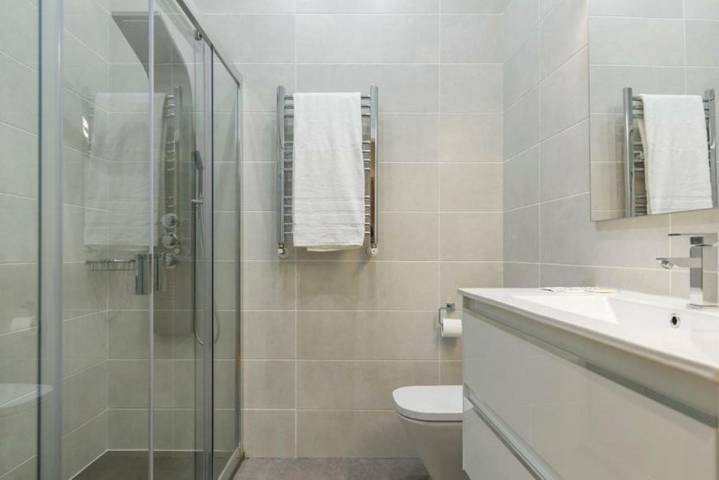Entire apartment, Amplio y Elegante en Casco Viejo con Parking in Ibaiondo, Bilbao