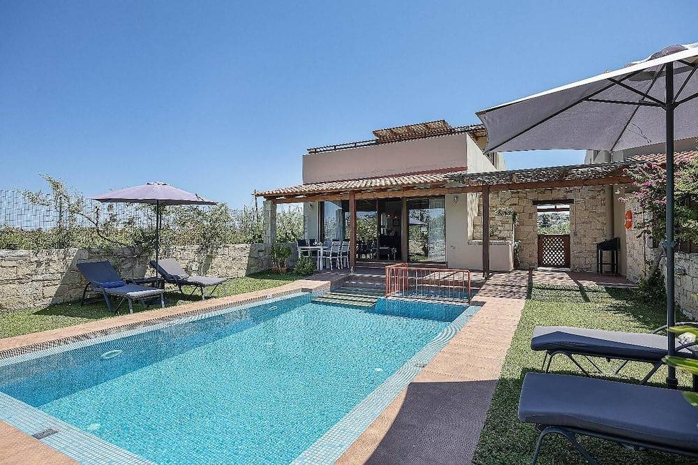 Villa Lemonia - Two Bedroom Villa, Sleeps 4 in Plataniás, Région de la Canée