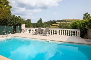 Gîte pour 4 personnes, avec piscine et jardin à Épertully