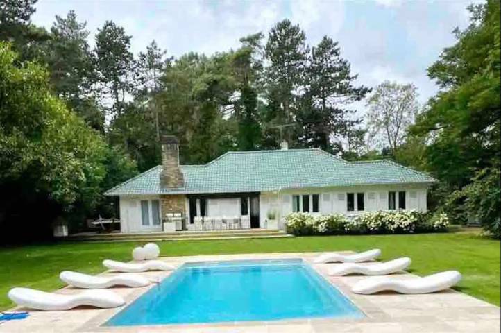 Villa pour 12 personnes, avec piscine ainsi que jardin et vue - 1