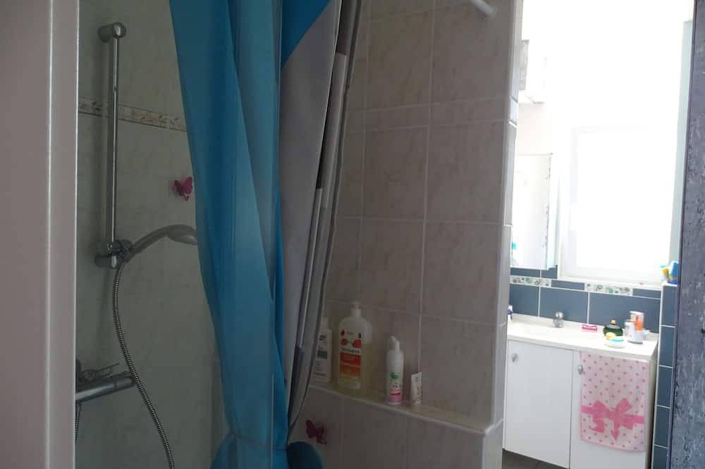Entire apartment, Independent studio + enclosed garden.800 m from Plage du Ster and 5 kms from La Torche in Penmarc'h, Côte de Cornouaille
