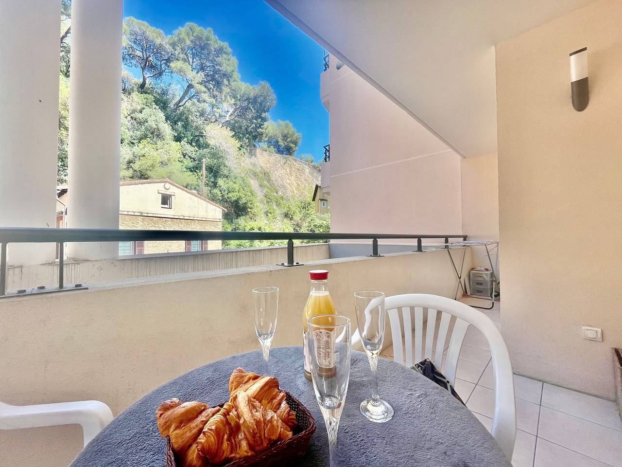 Entire apartment, One bedroom flat near Monaco in Beausoleil, Nice region