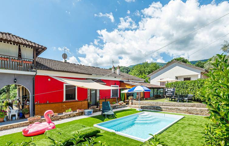 Casa vacanza per 6 persone, con piscina e giardino, adatto a famiglie con bambini in Cilento