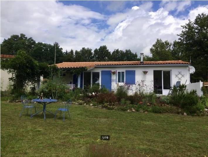 Chalet pour 4 personnes, avec Terrasse et Jardin ainsi que Bassin pour enfant et Piscine