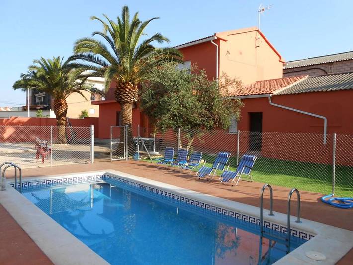 Vacation rental for 6 people, with Terrace and Yard as well as Pool in Mérida