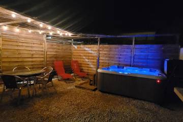 Location de vacances pour 4 personnes, avec jacuzzi ainsi que jardin et balcon à Thézan-lès-Béziers