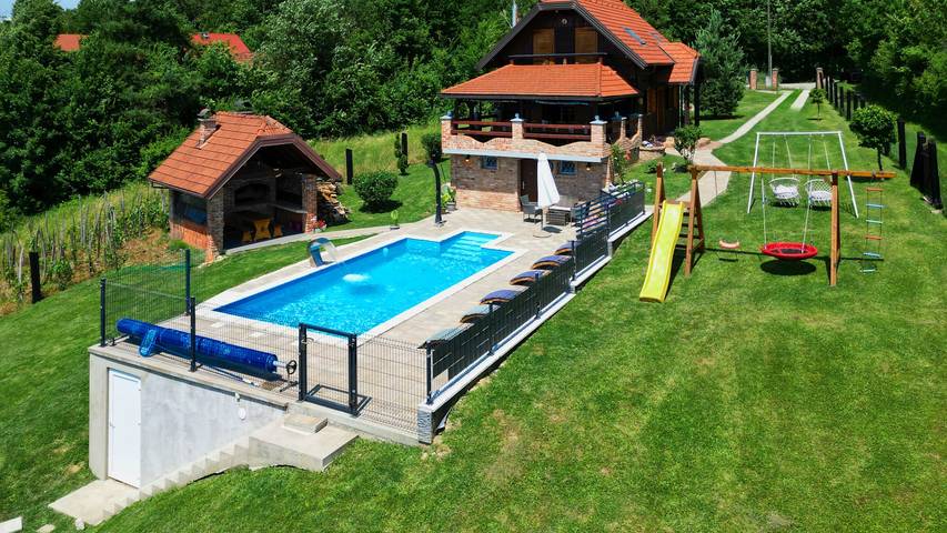 Villa für 6 Personen, mit Terrasse und Whirlpool sowie Garten - 1