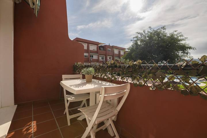Entire holiday apartment, Camarote De Algetares - Apartment with shared pool and free Wifi. in Playa de Getares, Algeciras