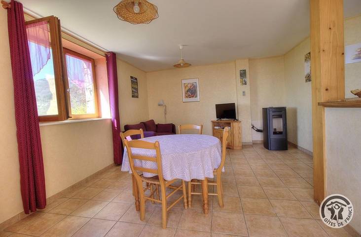 Gîte pour 4 personnes, avec jardin, animaux acceptés dans Rhône - 2