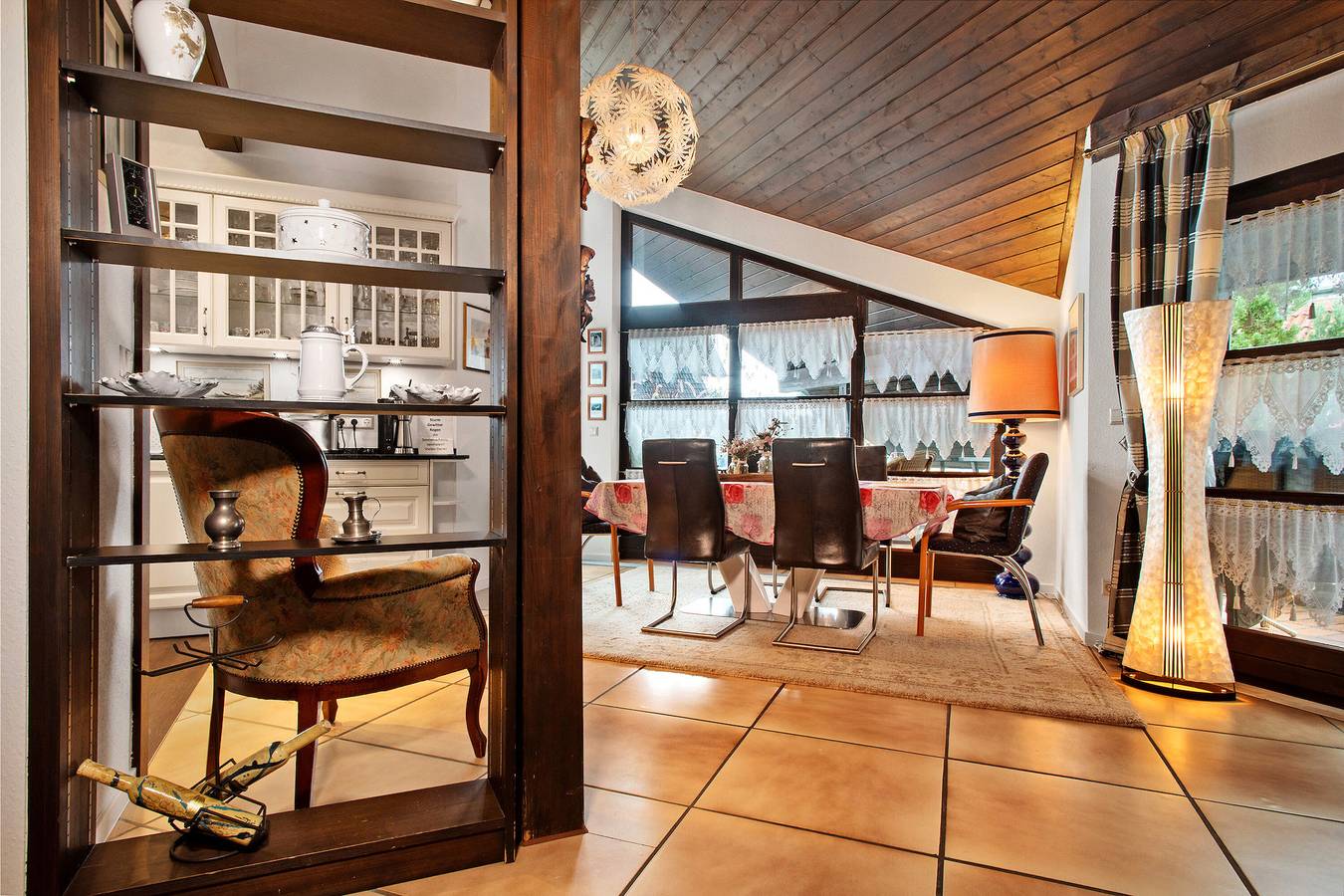 Ganze Wohnung, Gemütliche Ferienwohnung "Schindele" am Bodensee mit Bergblick, Balkon & Terrasse; Haustiere erlaubt in Langenargen, Region Bodensee-Oberschwaben