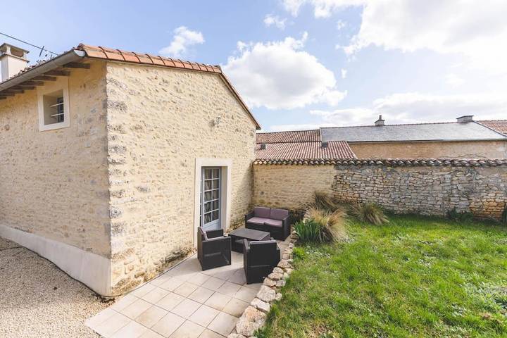 Location de vacances pour 3 personnes, avec jardin et jacuzzi à Montamisé - 4