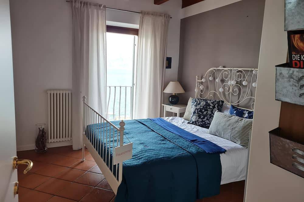 Ganze Wohnung, Appartement Casalina mit einzigartiger Poollandschaft wenige Meter zum Gardasee in Castelletto di Brenzone, Brenzone