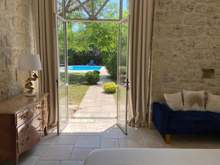 Ferienwohnung für 2 Personen, mit Terrasse und Garten sowie Pool in Berrias-et-Casteljau