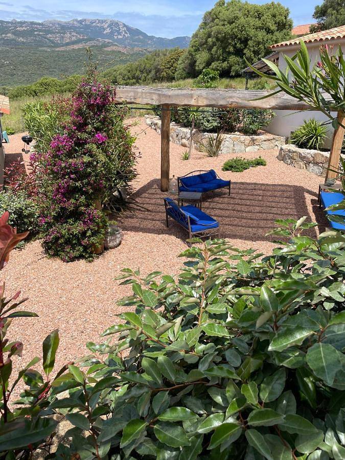 Maison d’hôte pour 2 personnes, avec jardin ainsi que terrasse et vue à Figari - 4