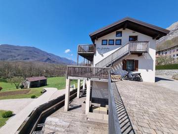 Gîte pour 10 personnes, avec vue ainsi que terrasse et sauna à Kobarid