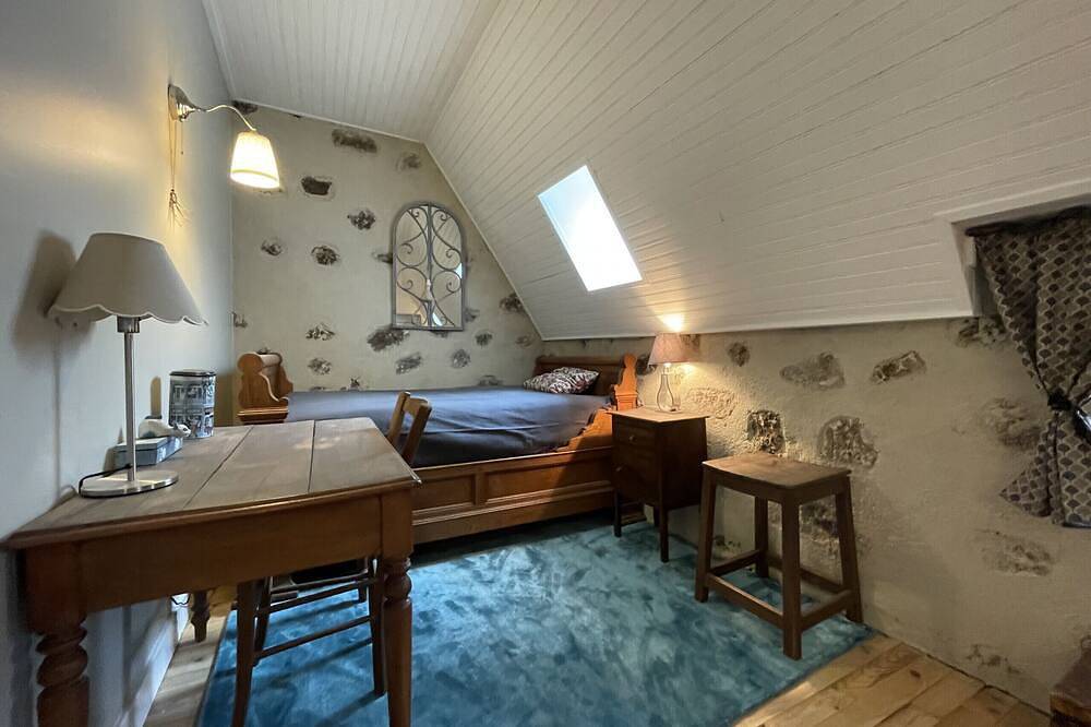 Gîte aux gardes - aux pieds des montagnes in Saint-Jacques-des-Blats, Aurillac region