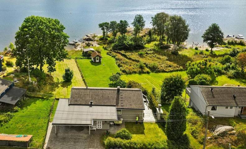 Ferienhaus für 11 Personen, mit Whirlpool und Terrasse sowie Garten und Sauna in Halden