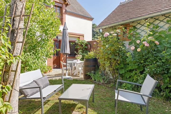 Habitación de huéspedes «Chambre Printemps» con jardín compartido y Wi-Fi in Villefranche-sur-Cher, Sologne