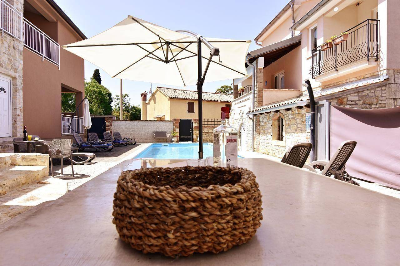 Ganze Ferienwohnung, Komfortable Ferienwohnung Noemi 3 mit Poolzugang in Novigrad, Tar-Vabriga
