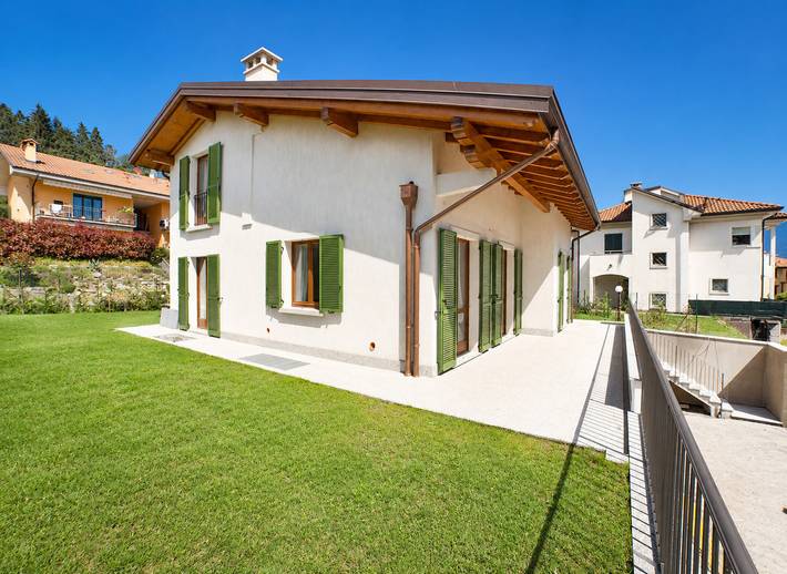 Ferienwohnung für 4 Personen, mit Balkon und Garten sowie Seeblick und Ausblick in Comune di Verbania