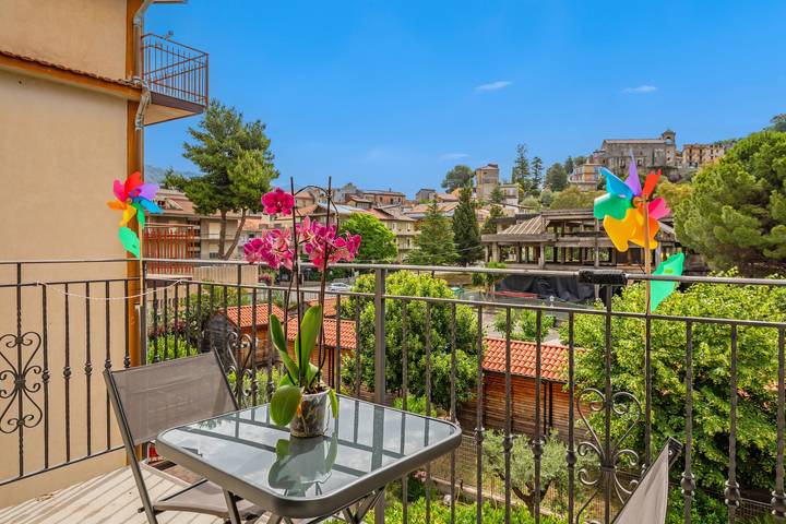 Appartamento per 6 persone, con Balcone a Francavilla di Sicilia