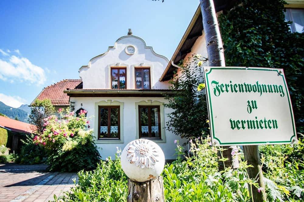Entire apartment, Leilighet 40 kvm, loft, 1 separat soverom in Grassau, Chiemsee