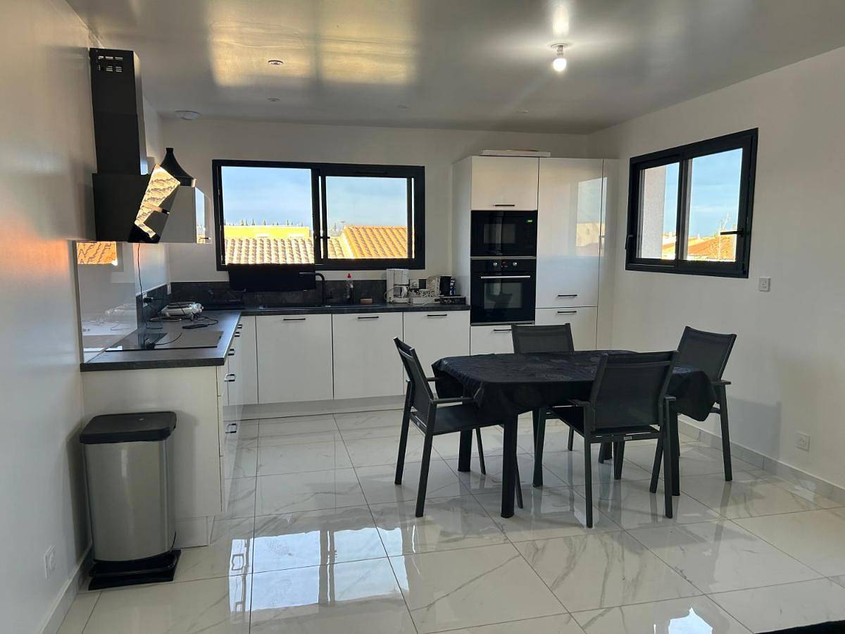 Appartement entier, Appart tout neuf + piscine in Rivesaltes, Côte méditerranéenne (France)