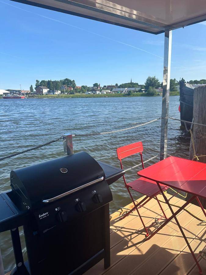 Boot für 4 Personen, mit Terrasse und Seeblick sowie Ausblick in Lübeck (Stadt)