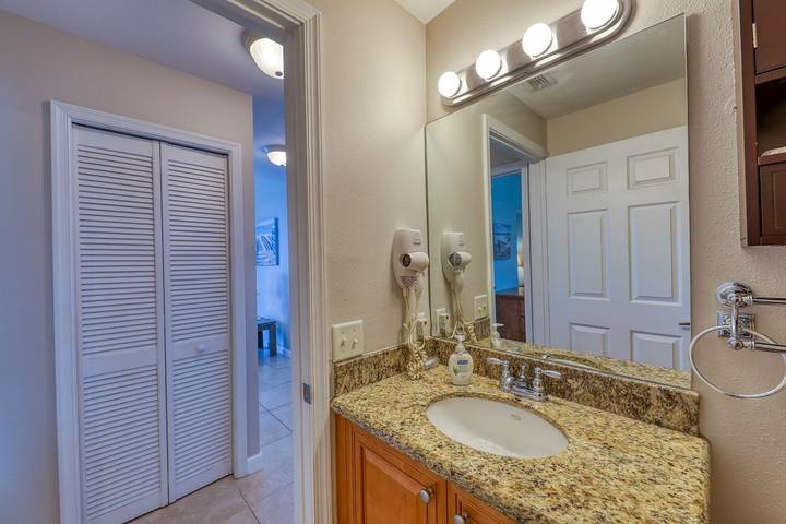 Vacation rental for 4 people, with hot tub and balcony in Seminole