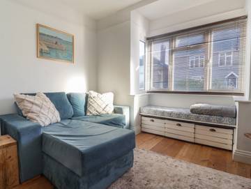 Log Cabin for 6 People in Swanage, Purbeck Heritage Coast, Photo 3