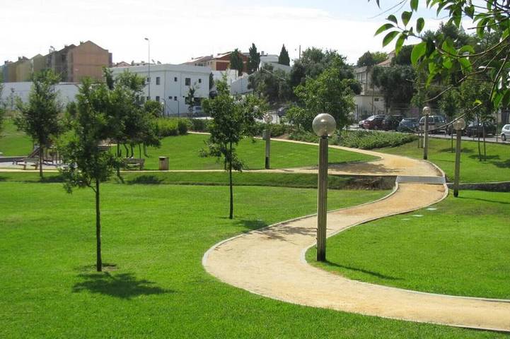 Gîte pour 10 personnes, avec jardin dans Fernão Ferro