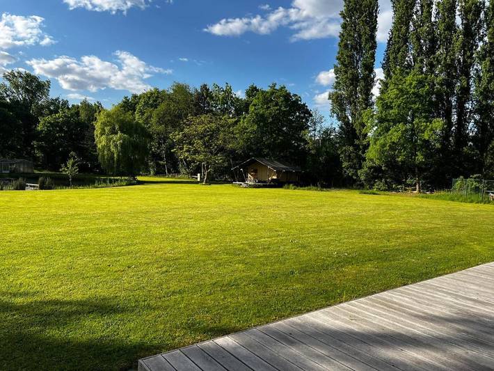 Tente pour 4 personnes, avec Terrasse et Jardin ainsi que Vue et Vue sur le lac à Lier