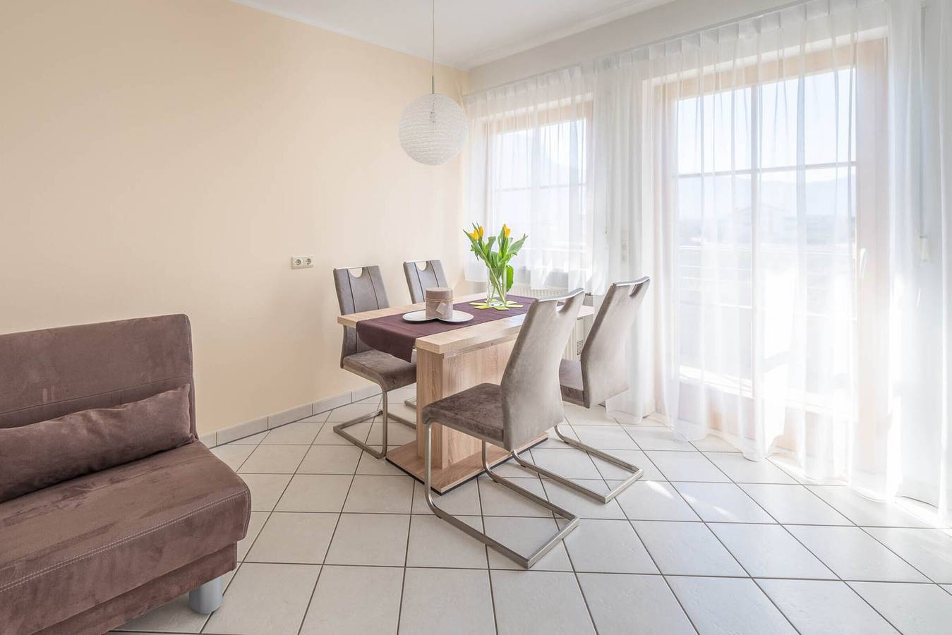 Ganze Wohnung, Ferienwohnung Zwerger 'Süden' mit Balkon, Pool und großer Liegewiese in Tramin an der Weinstraße, Nonsberggruppe