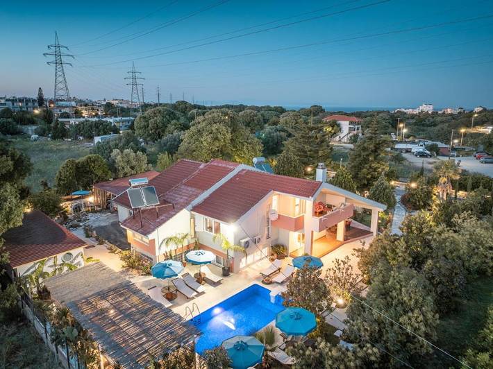 Villa für 12 Personen, mit Balkon und Terrasse sowie Garten und Pool in Rhodos Stadt - 3