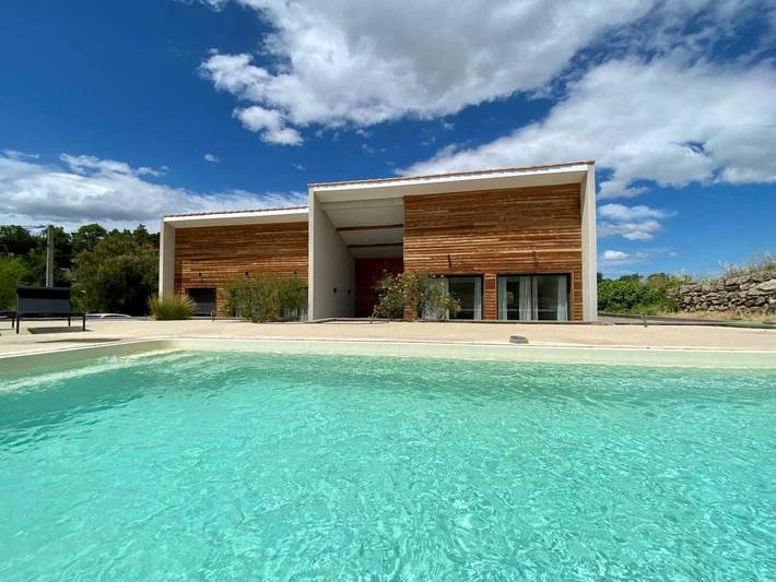 Gîte pour 6 personnes, avec piscine et jardin à Embres-et-Castelmaure