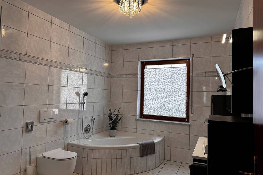 Ganze Wohnung, Exklusiv genießen: Ferienwohnung mit Traumterrasse in Bad Mergentheim, Taubertal