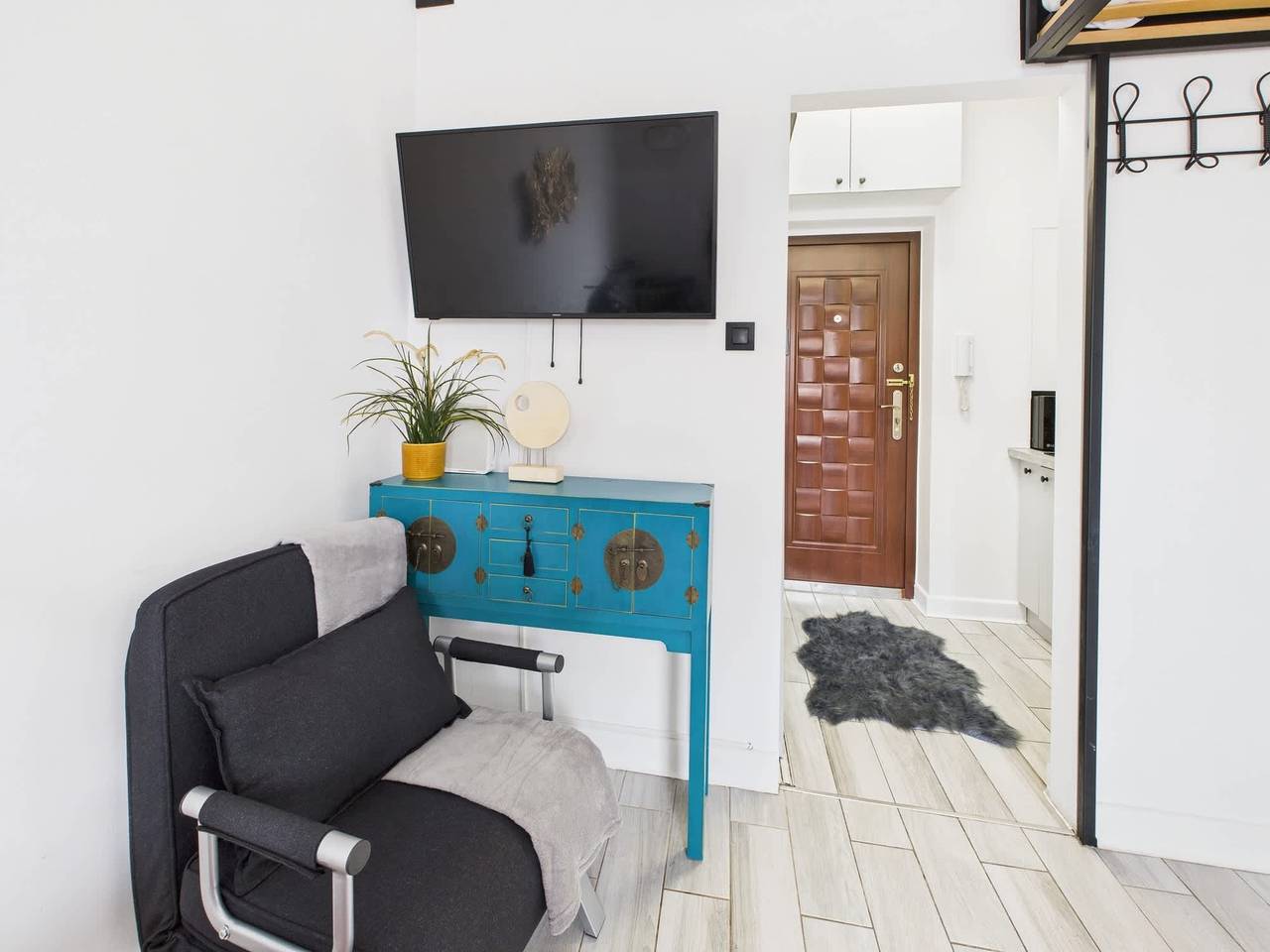 Cały apartament wypoczynkowy, Comfortable Studio with Mezzanine | Close to Metro and Park in Mokotów, Warszawa