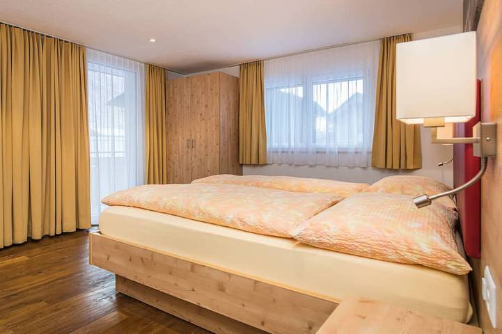 Top Ferienwohnung für Familien, grosse Spiel- und Liegewiese, zentral und ruhig in Zermatt, Walliser Alpen