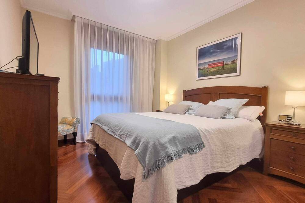 Entire apartment, Apartamento Vacacional Pelicano in Llanes, Costa Verde (Spain)