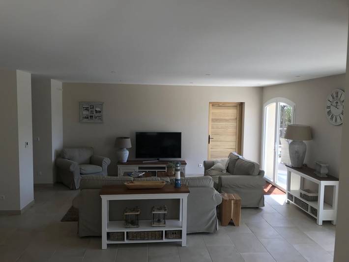 Location de vacances pour 14 personnes, avec terrasse ainsi que piscine et jardin, adapté aux familles à Le Muy - 4