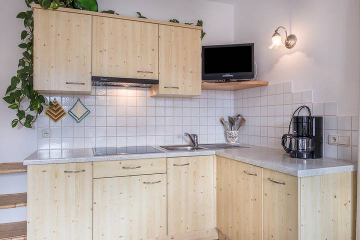 Ganze Wohnung, Ferienwohnung 'Adlerhorst Rotkehlchen' mit Balkon, Gemeinschaftsgarten und WLAN in Kuppelwies, Ulten